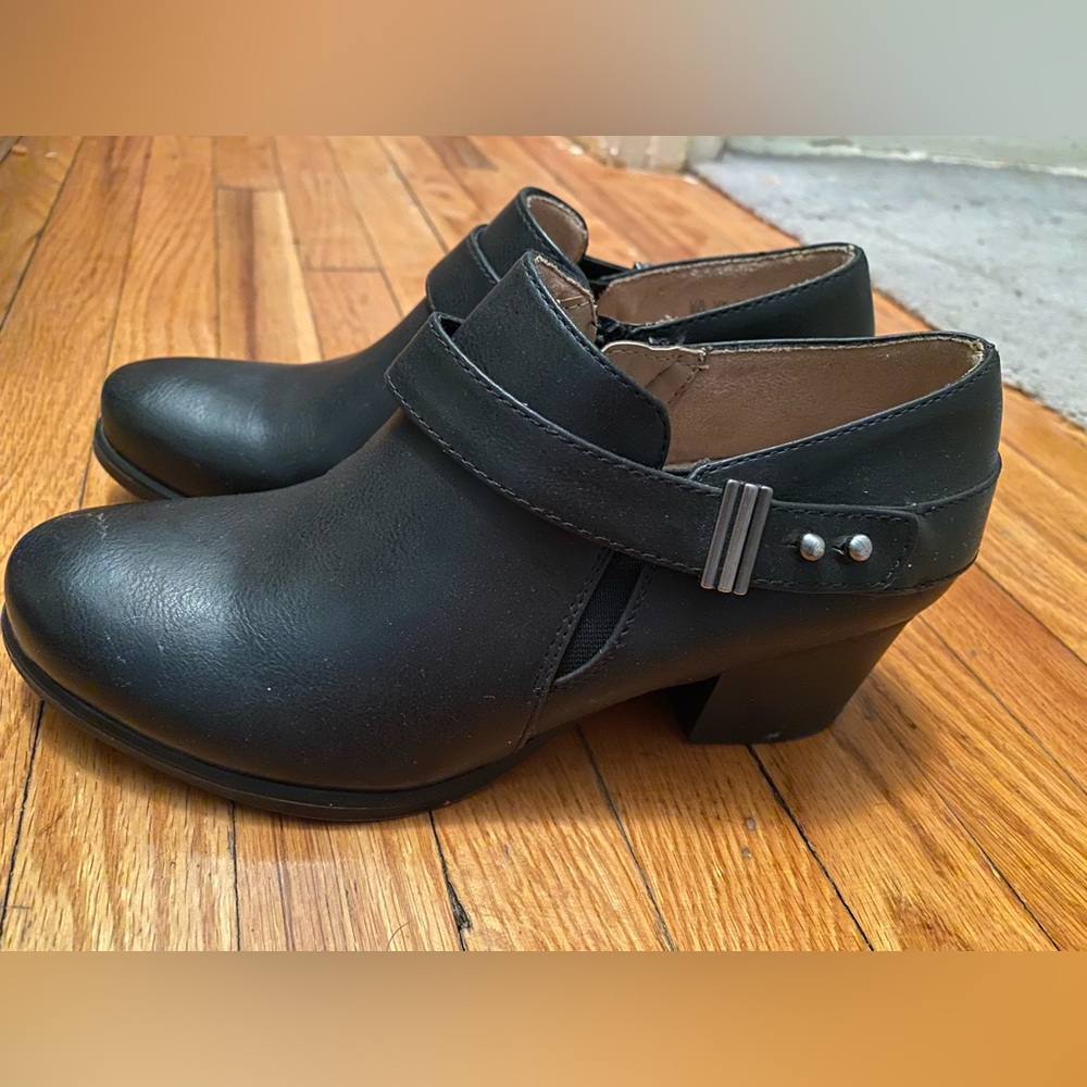 Naturalizer womens Casual small Ankle Bootie Ankle shoes size 5